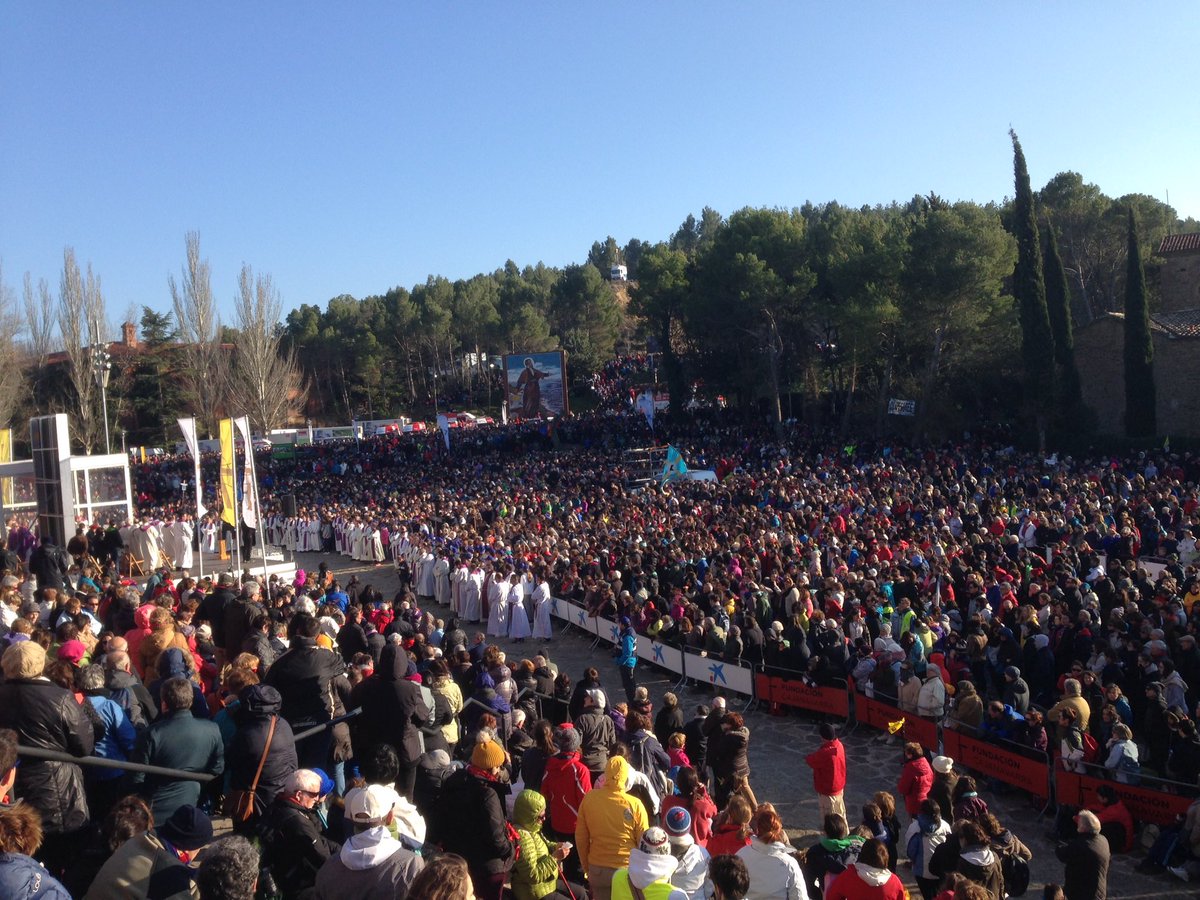 dcuestanav's tweet photo. Fin a un día apasionante. El único deseo al Santo, que el año que viene nos volvamos a ver. #Javieradas2016 https://t.co/fd4ruiL9hl