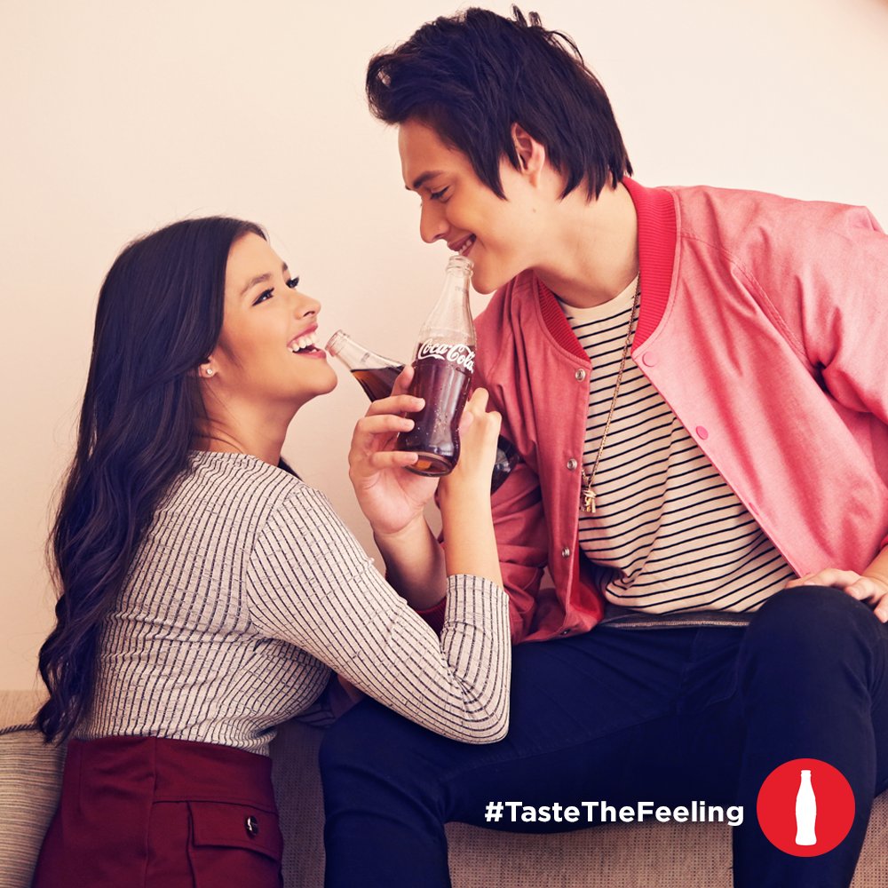 CocaColaPH's tweet photo. Nakakikilig ang first sip of COKE, parang #LizQuen. #TasteTheFeeling &amp; share your kilig moment w/ COCA-COLA! https://t.co/5pHxVd79Os