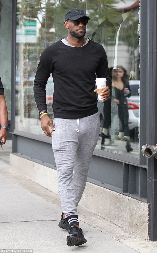 Lebron james looks casual in tight sweatpants on low-key coffee run ...