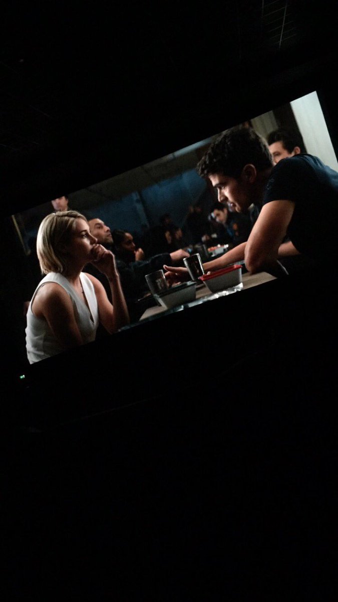 AlicePadrin's tweet image. Quando cominci a fangirlare perché ami troppo Tobias e Tris😍😍😍