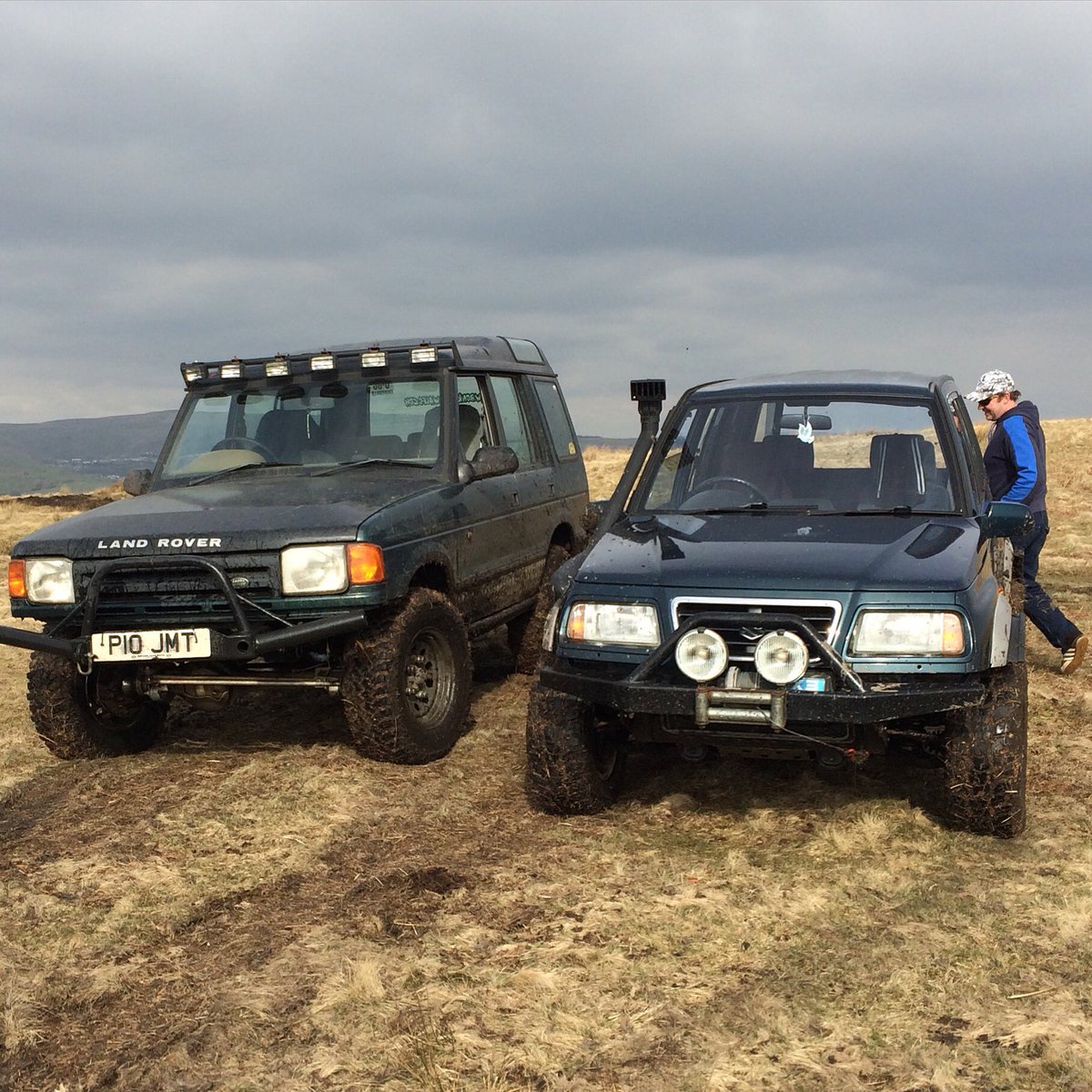 Greenlaner91's tweet photo. Out on the lanes with Rob in his V6 Vitara! #landrover #300tdi #greenlaning #byway #wales https://t.co/eFdyy2mTE9
