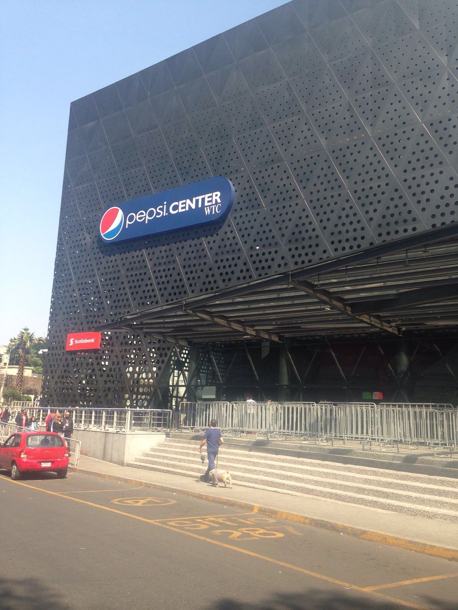 ColomboRecords's tweet image. Listos en el Pepsi Center en La Ciudad De Mexico para la presentación esta noche de @DaveGmusiK los esperamos!!!