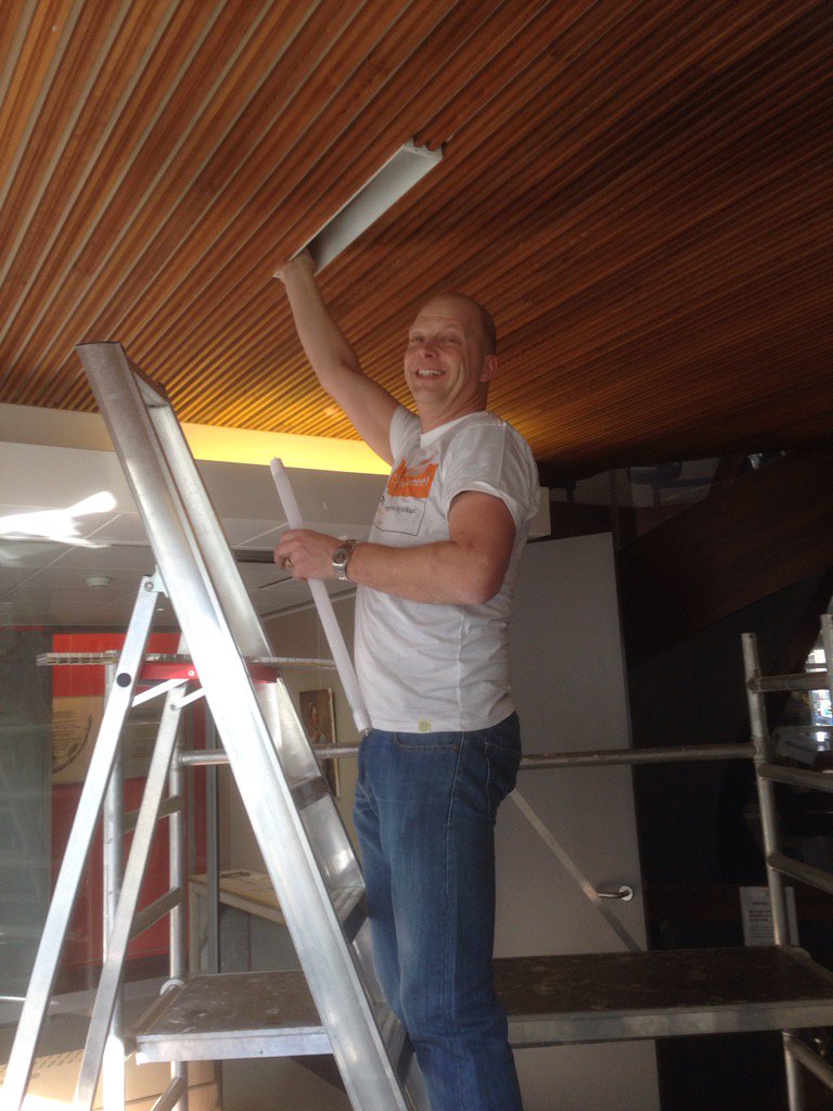 Vandaag verving Firma Kimenay 600 lampen in het <a href="/Stadshuus/">Stadshuus</a> i.h.k.v. @nederlanddoet <a href="/GemLochem/">Gemeente Lochem</a>