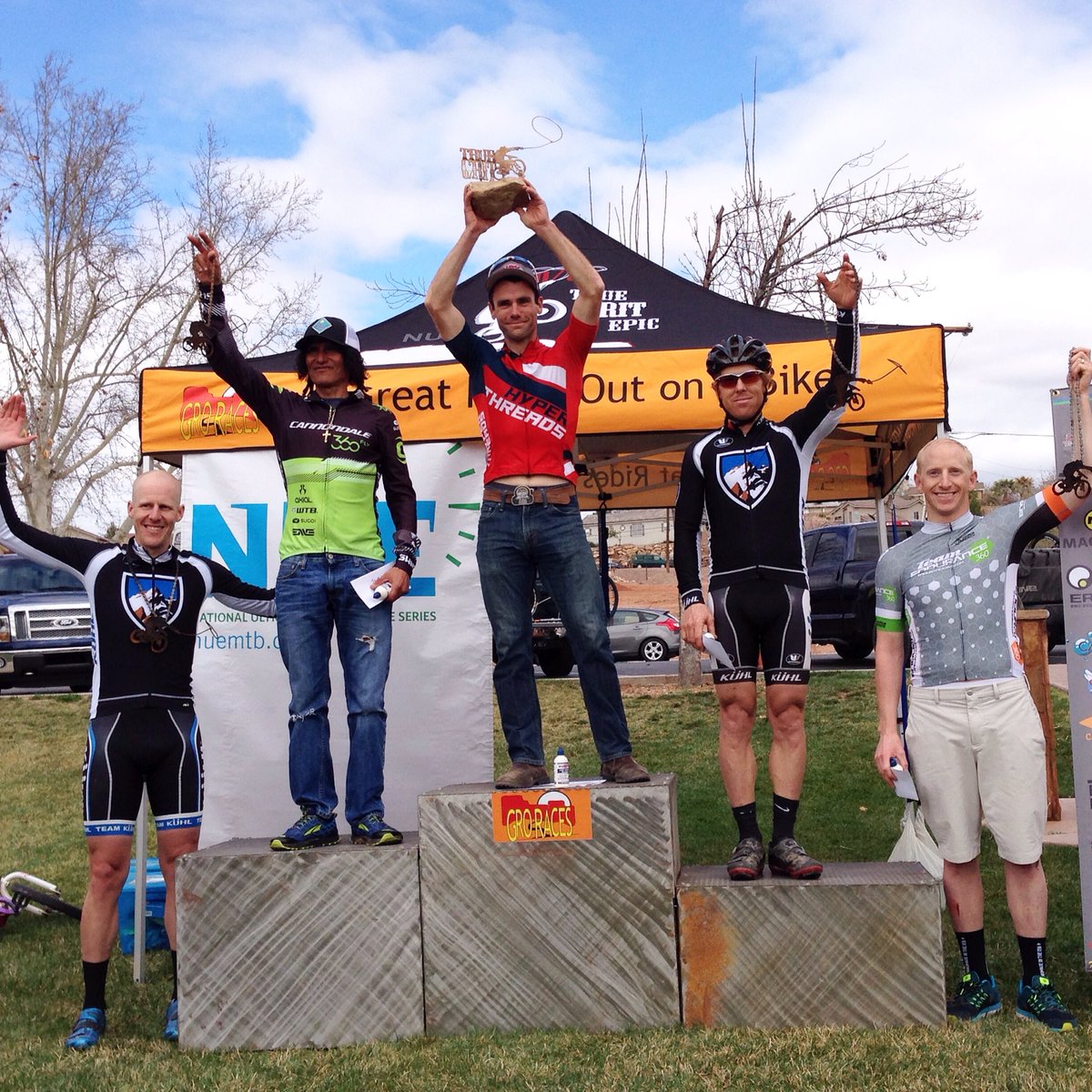 jessgreenb's tweet photo. @jlindine on the top step! #truegritepic 50! #apextechnology @hyperthreads @vittoriatires https://t.co/XHZlaH8d7Q