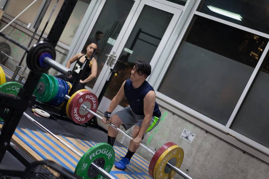SF_IRON's tweet photo. Adam moving through his cleans. Photo: @mtotland2 https://t.co/gGuROlZrYz https://t.co/IjYuJjelPs