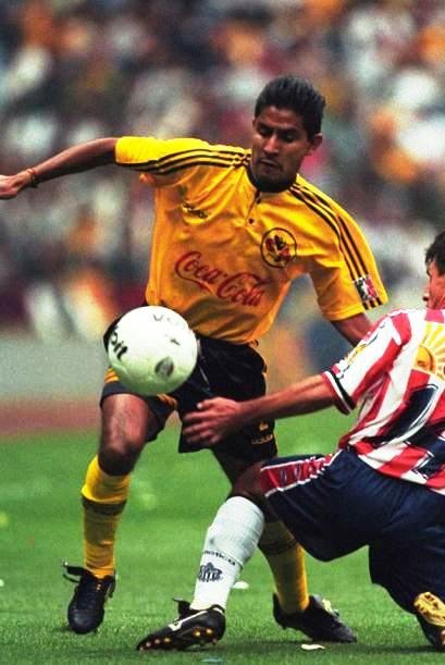 History_America's tweet photo. #SabíasQue Alguna vez el Guadalajara hizo una oferta por I. Terrazas, se negó a ir por el amor que le tenía al club. https://t.co/f8lOf2zNLY