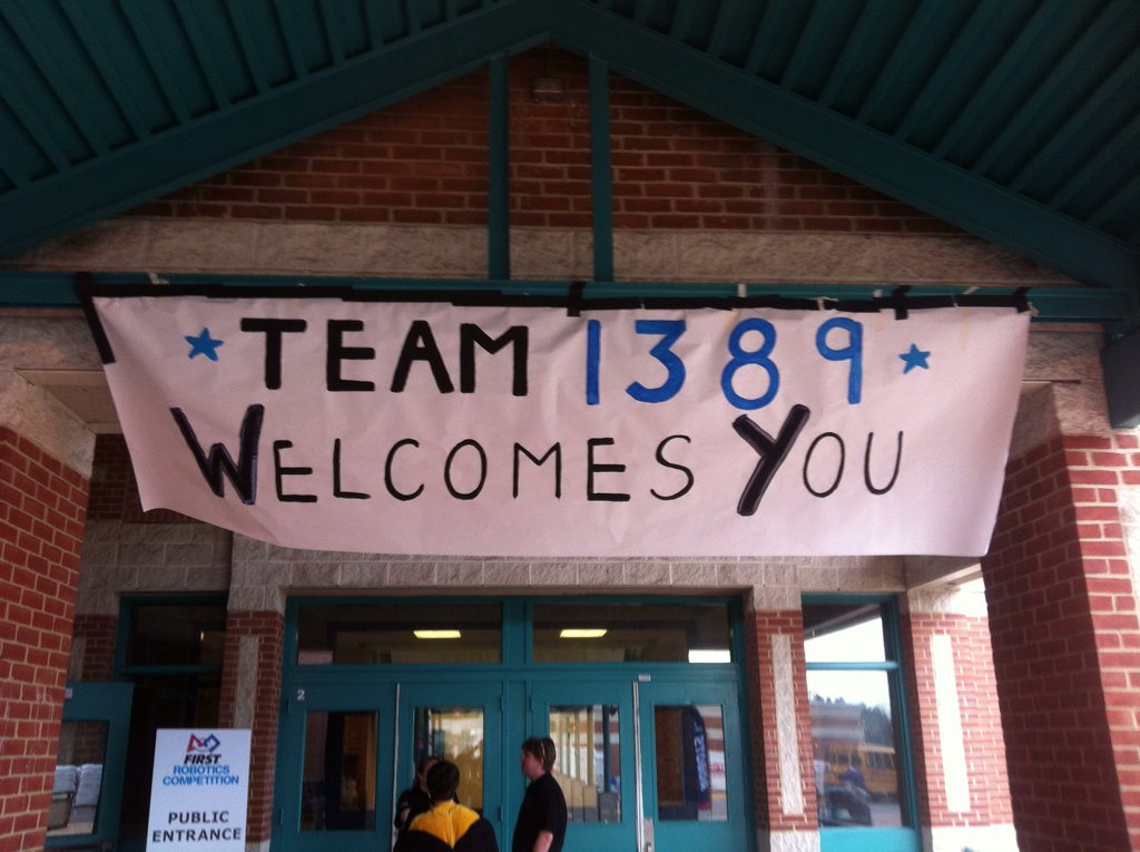 DrRoboto449's tweet photo. Thanks Whitman HS & Team 1389 for hosting #chsdcdistrict #Stronghold. The atmosphere - it's Electric! https://t.co/9yc9Bf03pZ