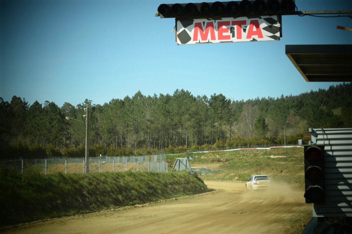 Y así dimos por finaliza nuestras tandas de hoy en Galicia, con escudería A Coruña y pilotos muy bravos.
¡ GRACIAS !