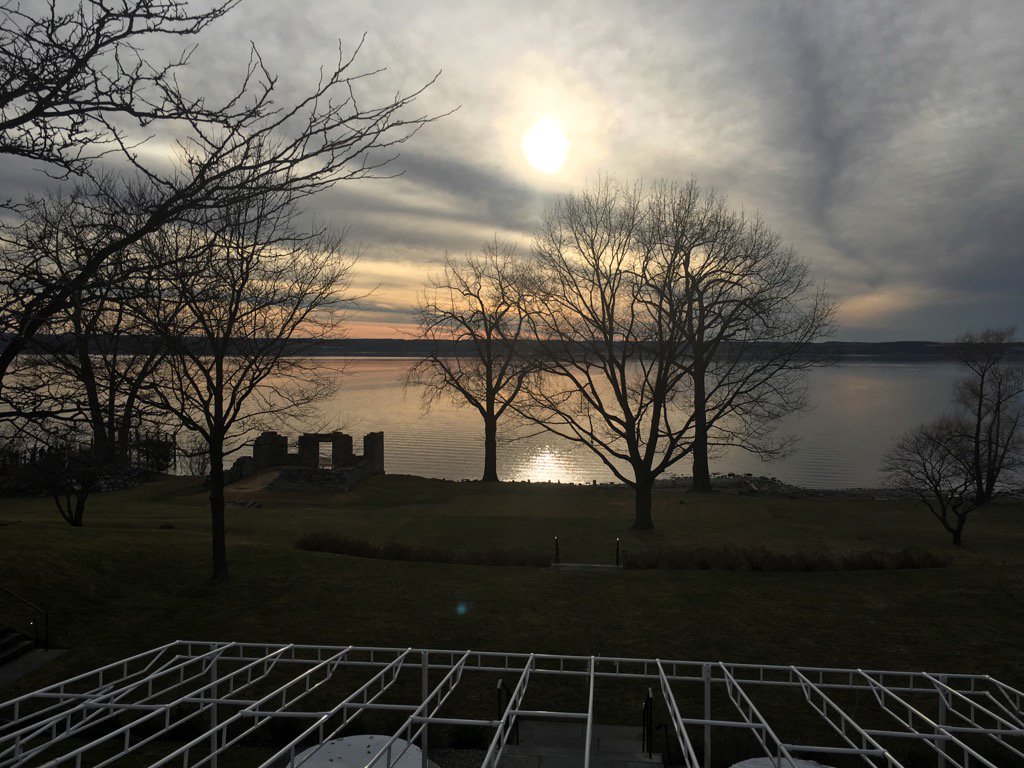 Chascfc's tweet photo. Cayuga Lake on a warm tranquil March evening. #innsofaurora https://t.co/FYilaxBYHy