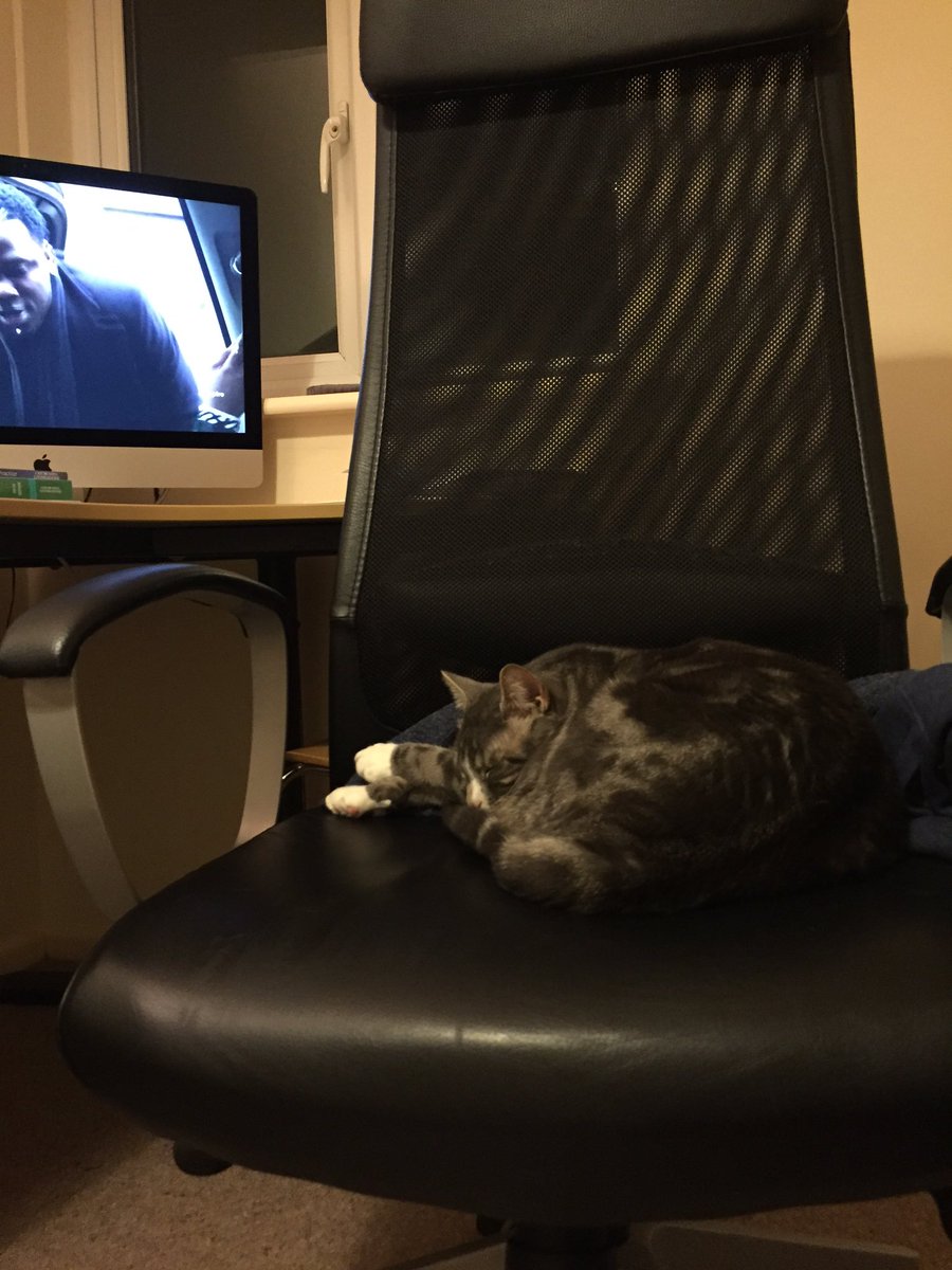 Kirstie_OT's tweet image. 11 hours later and im still studying...On the floor but still hard at  it! #placementproblems #catladyproblems