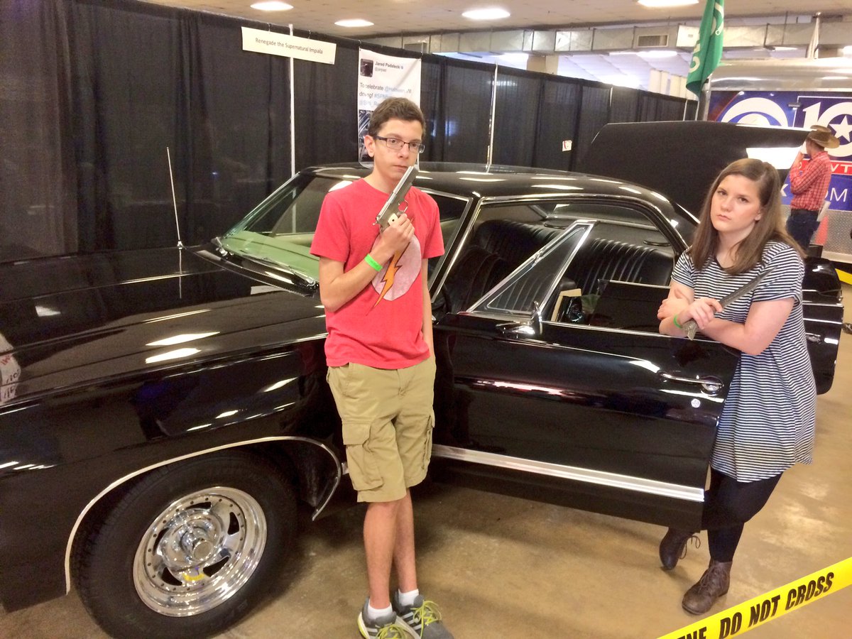 ken_sury's tweet photo. Kids with the #Supernatural Impala at #thehotcon. https://t.co/HJxgodEgNV