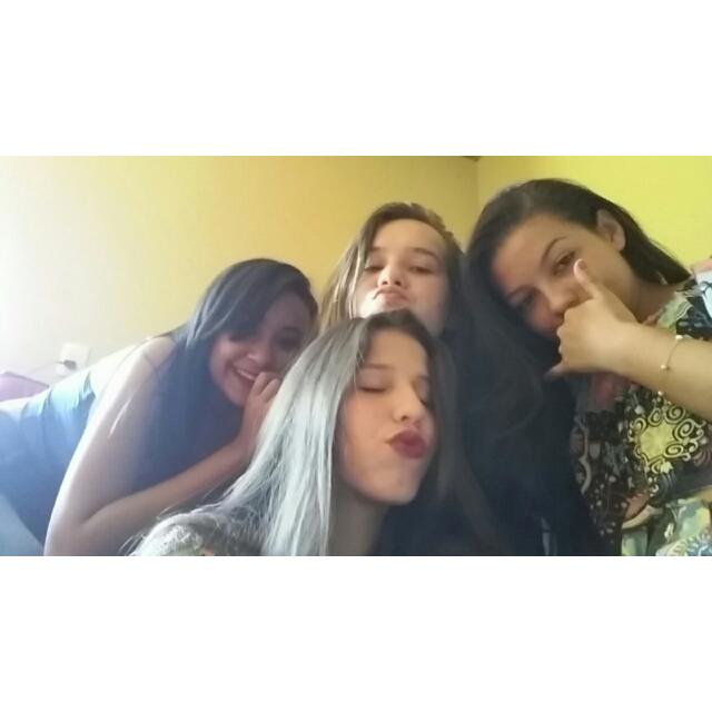 taina_ketlen's tweet photo. Melhores pessoas do mundoooo! ❤❤❤ #amoresdaminhavidaa #querodenovoo https://t.co/Rj5SVZQCUa