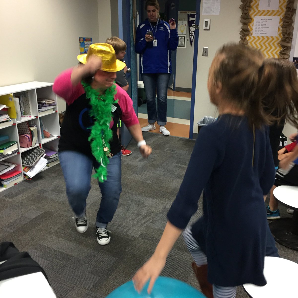 bizarre_ed's tweet photo. Does your principle dance for you?! @Loriebratcher #curtisel https://t.co/HOYu6Qejlp