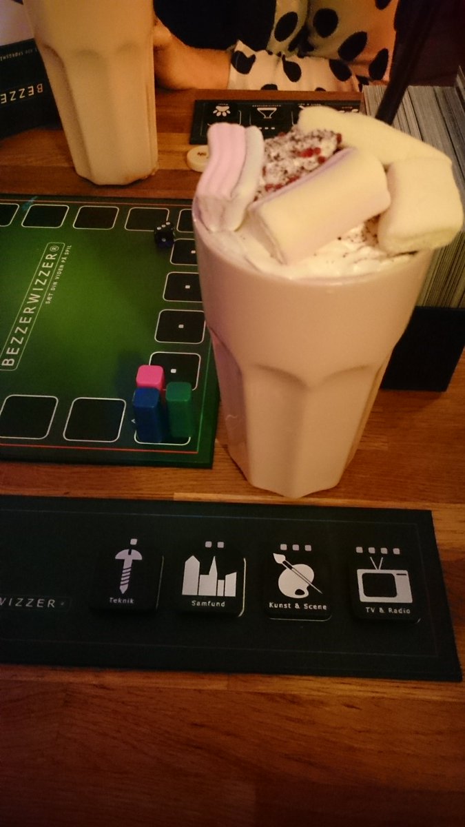 HannahKofod's tweet photo. Fun night with my girls. 😄 #theater #sushisushi #hotchocolate #cartrouble https://t.co/yNjRmcAgSx