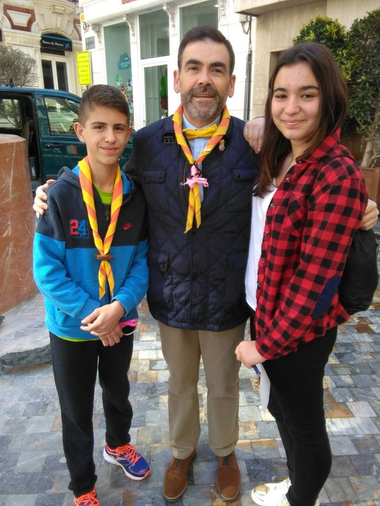 gs90BPeral's tweet photo. Nos hemos ido de juego por CT y nos hemos encontrado con nuestro alcalde @pepelopezct @PepeCavite un placer :D https://t.co/VsyaeAQ4dJ