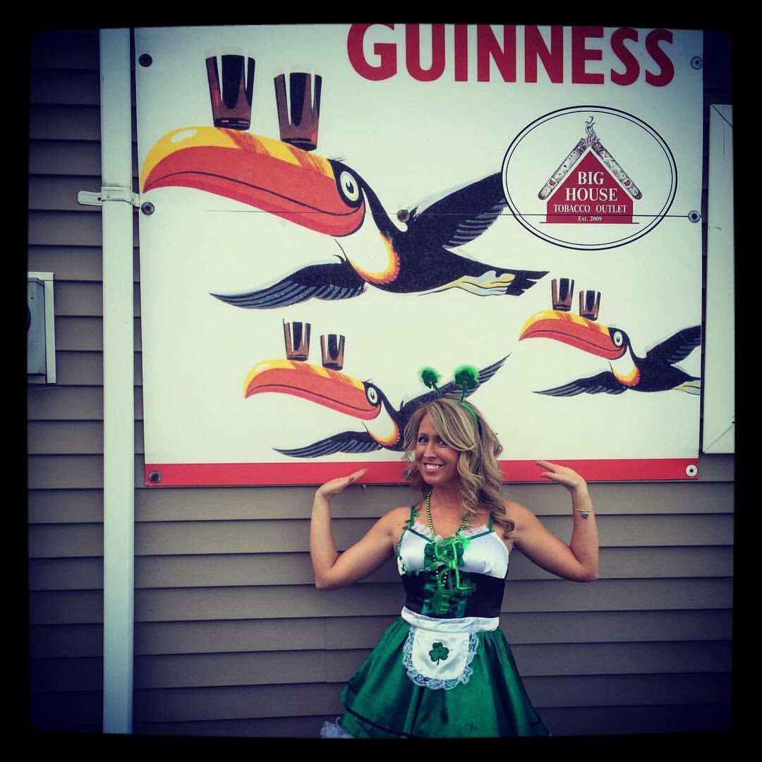 BigHouseTobacco's tweet photo. Making things happen #tamarocks #Guinness #prettyladies #irishrule #BigHouseBabes #ScrantonParadeDay #Scranton #SOTL https://t.co/adsUUrAxUj