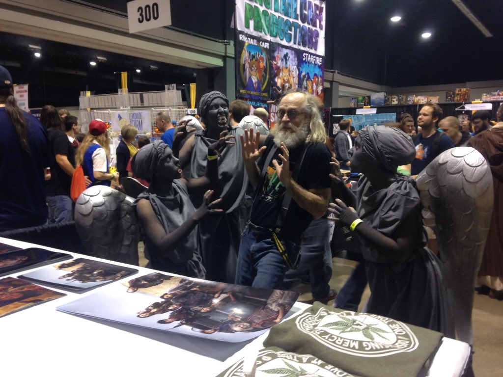 mo_scarlett2's tweet photo. Land of the nerds #LexComicCon https://t.co/cFLiWELdOP