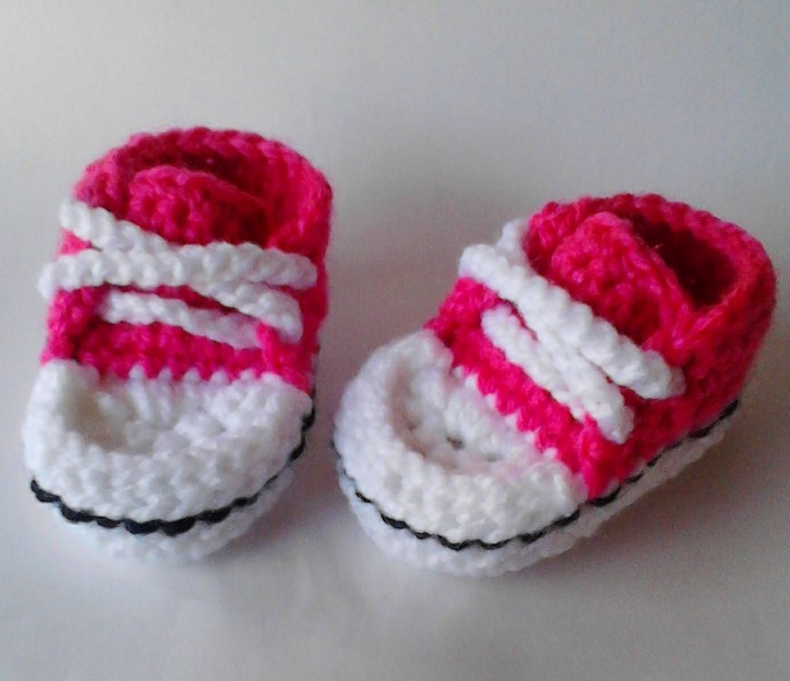 LussianAbril's tweet photo. #Zapatos #Botas #Converse #Tejido #Crochet #LussiLu #Bebe https://t.co/g5mLqrb0E9