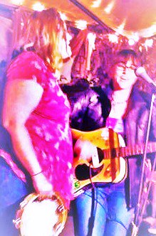 zoerose01's tweet photo. Listen to my new song #2AM #MusicIsLife #indiemusic #BoothillCalamity https://t.co/59gCYoYKEa https://t.co/udNai8Cg19