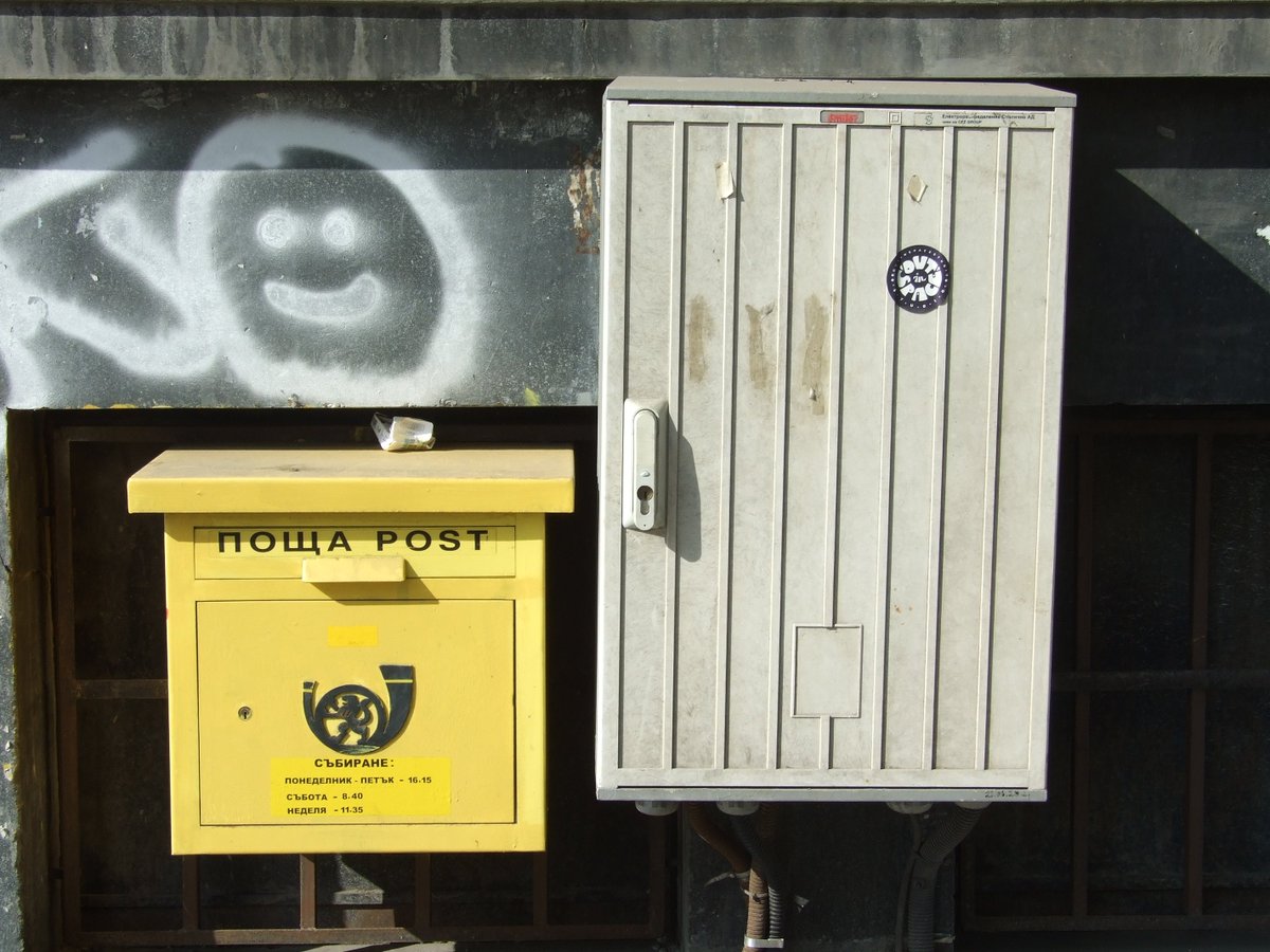 VonBriefe's tweet photo. An unhappy postbox in Sofia! https://t.co/EQ02CVehxf #Bulgaria #travel #Trump https://t.co/ohVoGVfr7u