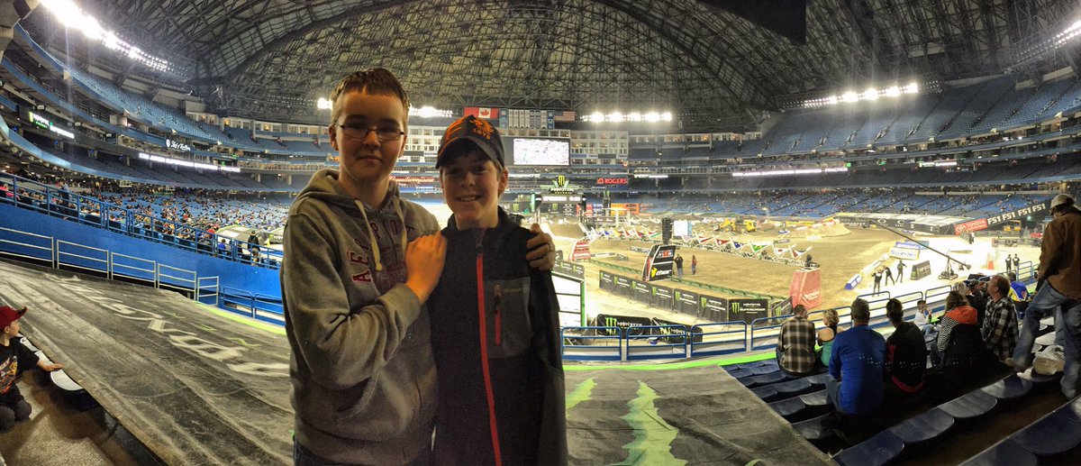 Chris__Hockley's tweet photo. Having a blast at #supercrosslive #fxonfox #monster #Toronto #QualityTime https://t.co/nLHTHJ8gjt