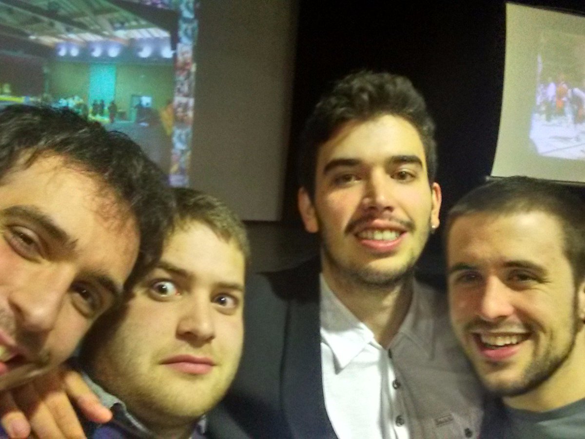 GuiuGrau's tweet photo. @VCR_11 ya llegó. #suitup #AmicsEsbart #EnemicsEsbart https://t.co/OhVMZRBVlG