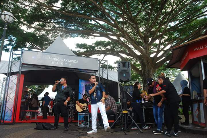 JapenSarawak's tweet photo. Busking Pentarama di Booth @JPenerangan Cukup meriah &amp; Happenning #myMINDA #sodiakroks @ibrahman @AbangSardon https://t.co/4Rh9kRYXJj