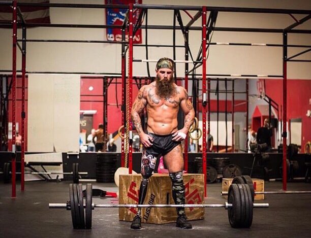 0_Dark_Hundred's tweet photo. I love @DerekWeida's attitude towards training - a middle finger salute to his shooter #DerekWeida #CrossFit https://t.co/H81PlGgnzp
