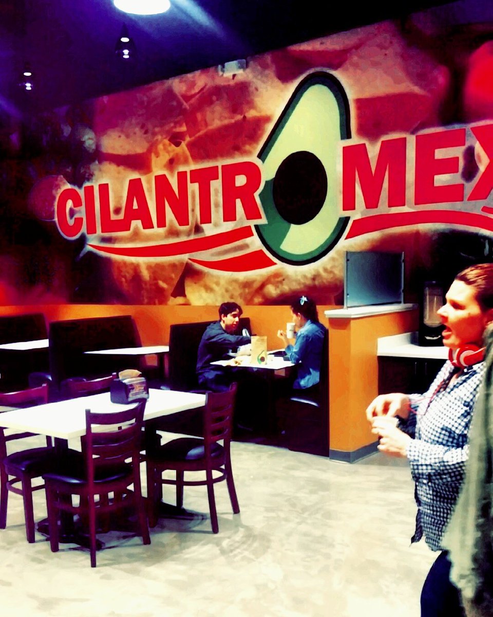 EWixted's tweet photo. Amazing food and atmosphere, definitely a new favorite! @Cilantromex #cilantromex #bestburritos https://t.co/xnqiupQrHZ