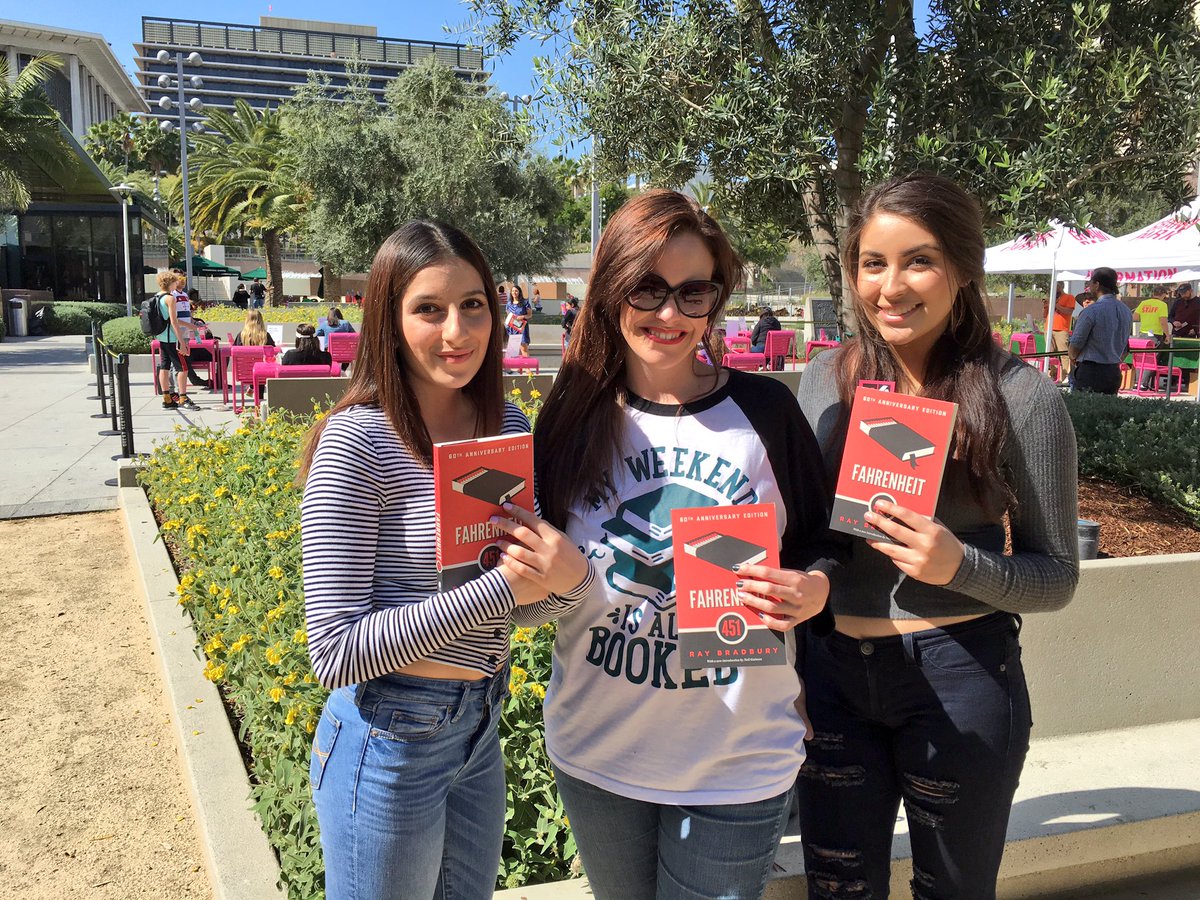 GrandPark_LA's tweet photo. Folks channeling their inner Bradbury #bradburyroom #springtimereads https://t.co/36TIeFHAno