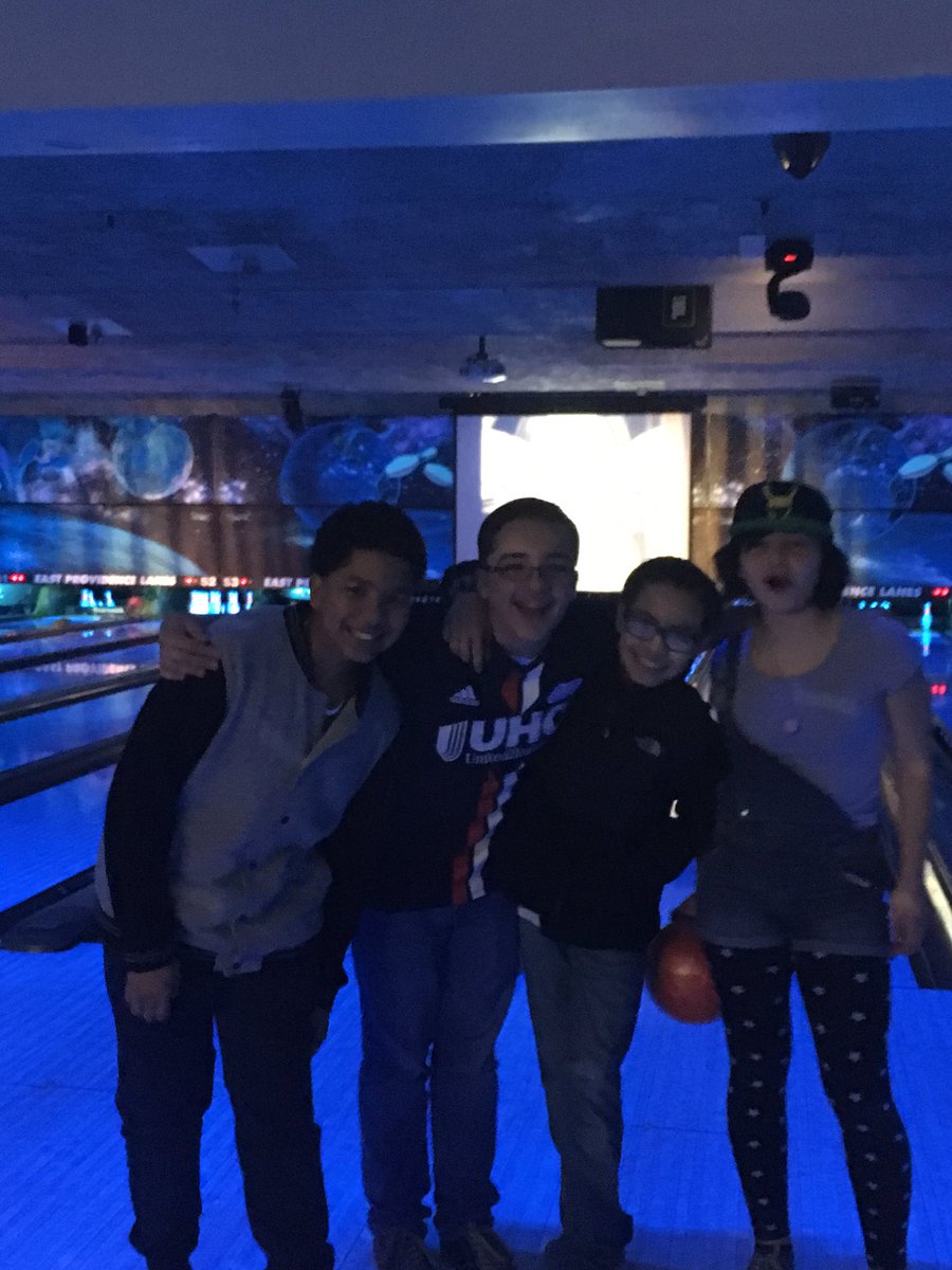 YajairaTutt's tweet photo. Celebrating Derik's Birthday with his friends....#CPfriends https://t.co/CCt8p1Z4nr