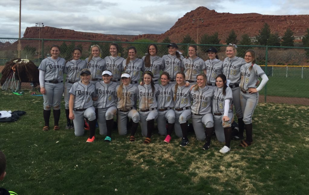 ShoutoutsDavis's tweet photo. Davis softball has winning weekend. Great job ladies. #allfordavishigh https://t.co/TUyEaKAapU
