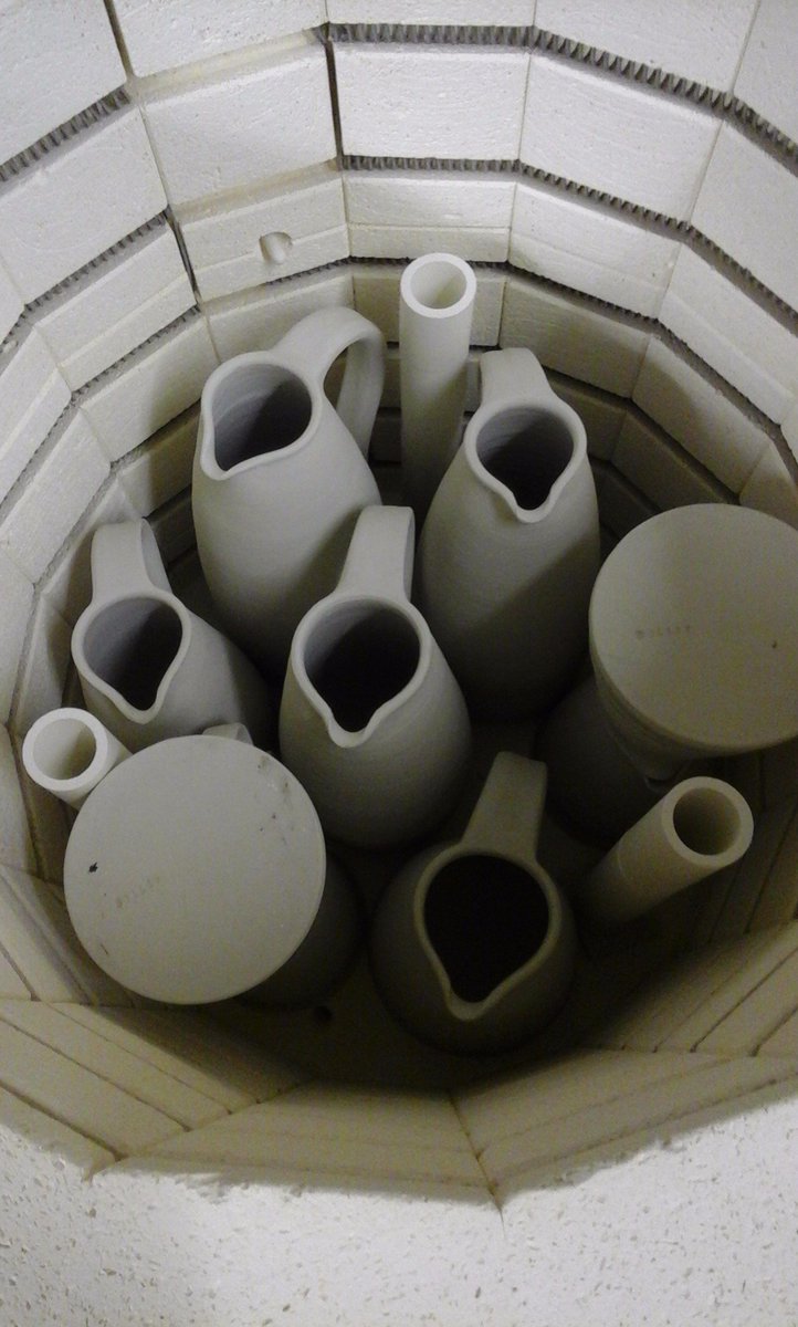 OlleyDesign's tweet image. Overnight bisque firing at Kemsing, Sevenoaks – tall jugs for @SEOpenStudios