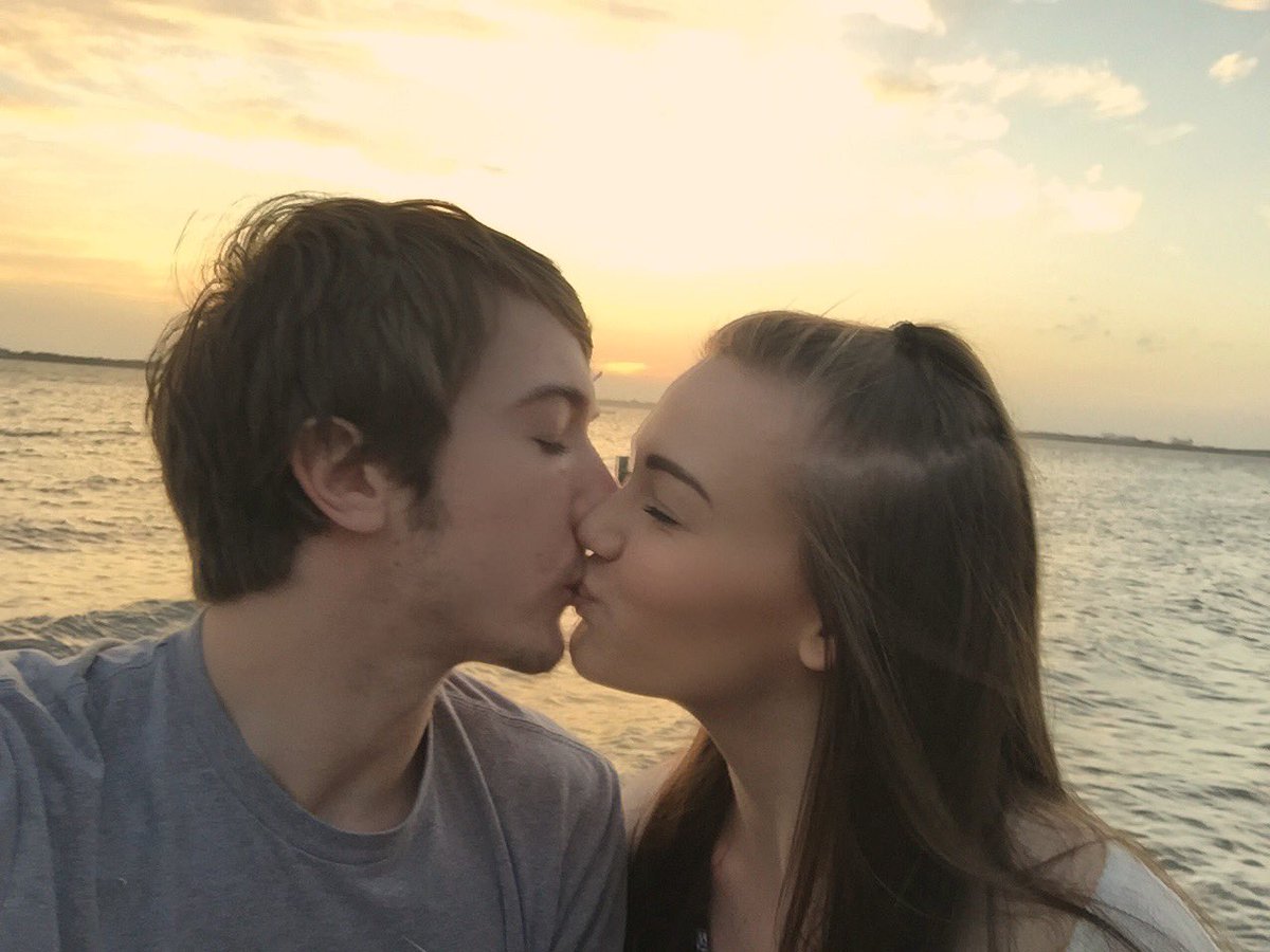 AIiciya tweet picture