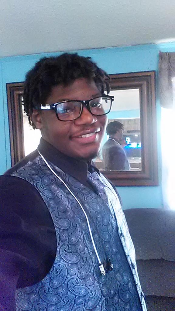 jjboyflash's tweet photo. Church time #trumpetboy https://t.co/LakJIyYJjX