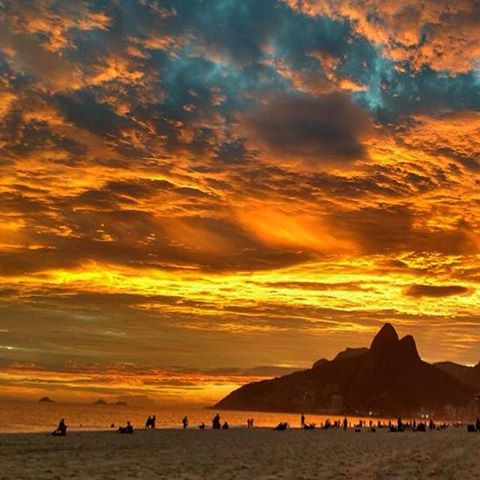 rio4fun's tweet photo. sunset in #ipanema yesterdaywas amazing #rio4fun #riosunset https://t.co/CXdTy3xNgx