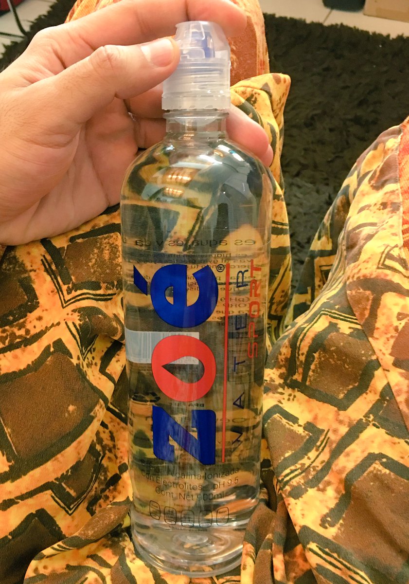 _CarlosRivera's tweet photo. Regresando a la Sabana y para hidratarme bien para ser un poderoso León! Me ayudo de @zoe_water https://t.co/jw3GQr3B3C