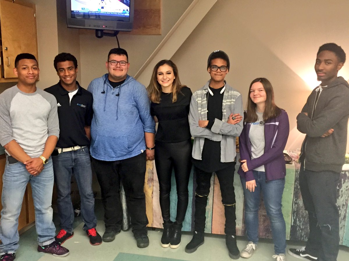 WCMediaKids's tweet photo. Thanks @theofficialdaya for saying hi! @FRMediaIndy @TheSongTVShow https://t.co/RkXwDYWgyW