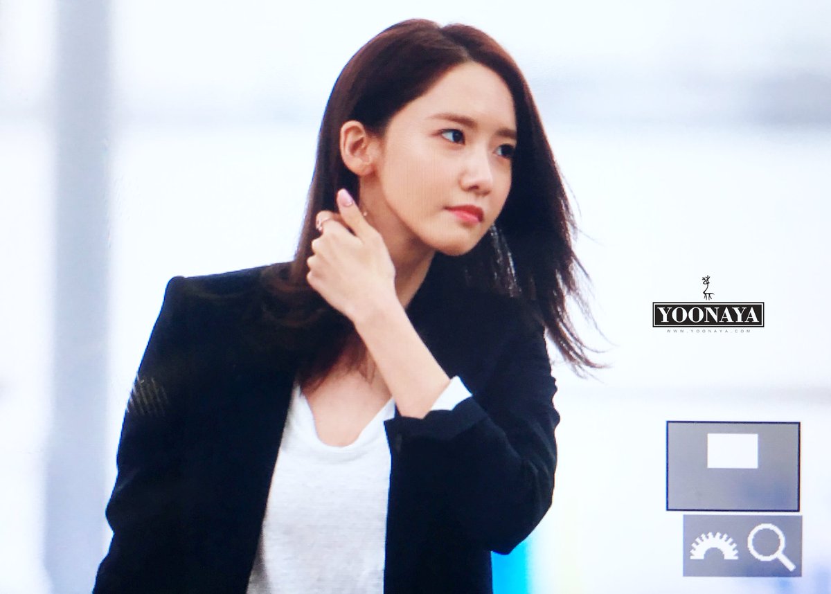 [PIC][13-03-2016]YoonA khởi hành đi Trường Sa - Trung Quốc để ghi hình cho chương trình "Happy Camp" vào sáng nay CdYvs8qUIAADGLW