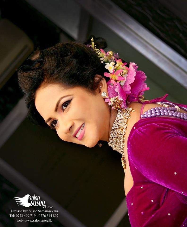 SalonSuseeKandy's tweet photo. #salon  #bridal #dressing #Hair #dressing #makeup #fresh #bangle #necklace #susee #samarasekara #kandy #srilanka https://t.co/SmPlc03t2Y