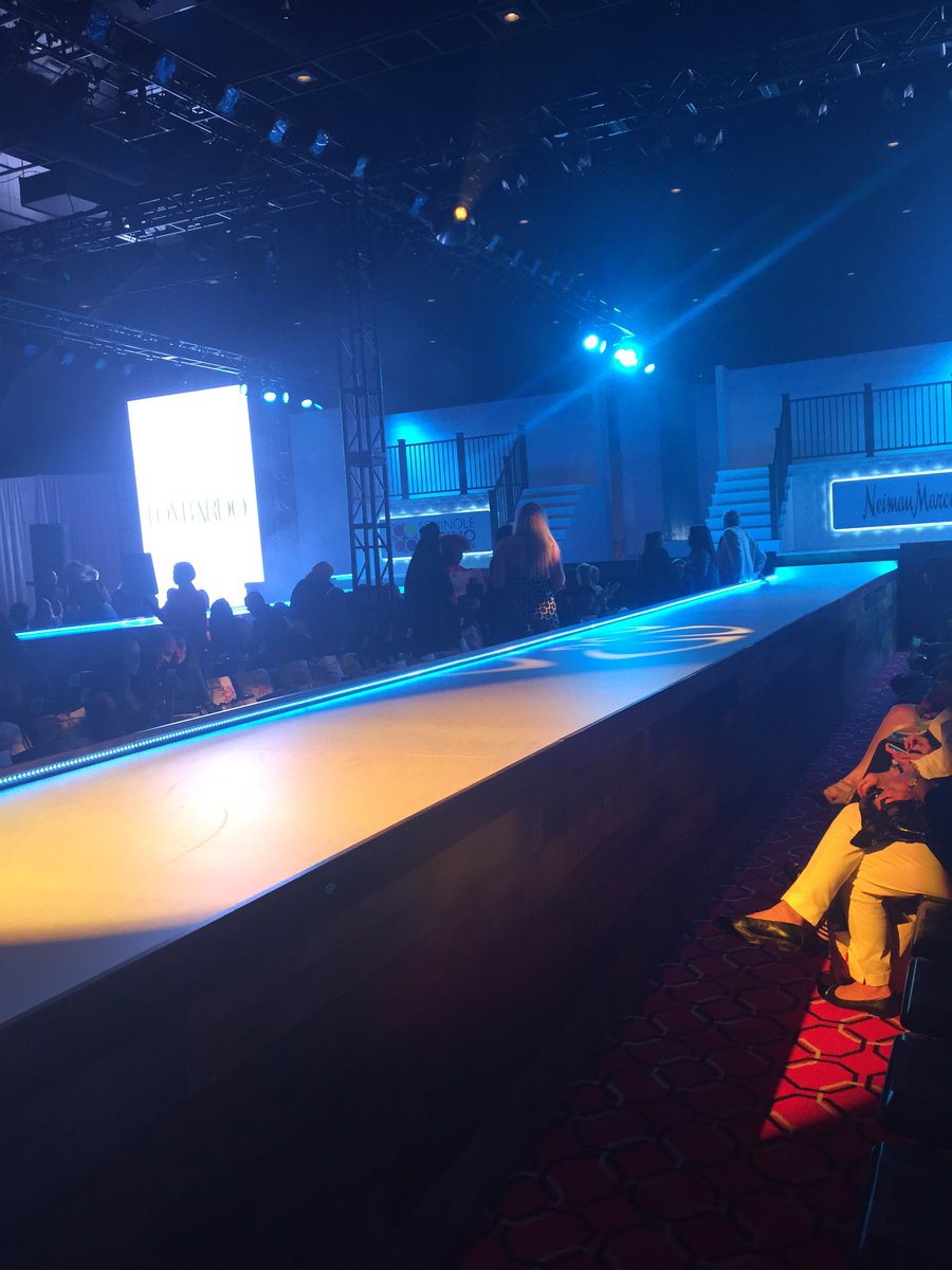Q_Catalana's tweet photo. Wonderful night for a wonderful cause! #shuzzfashion16 https://t.co/pbaUK9g8Ba