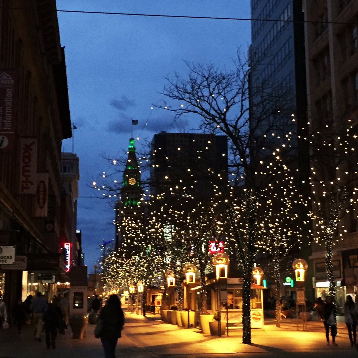 actlearnADEA16's tweet photo. Beautiful night in Denver. #adea2016 https://t.co/mv7piruzkp