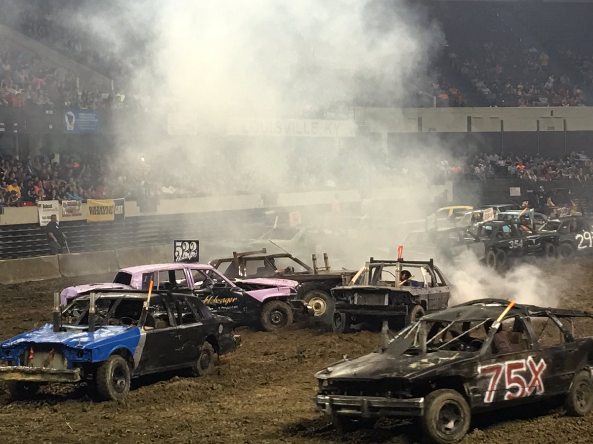 MattBis71's tweet photo. #bluegrassbash #freedomhall #Louisville evening of demolition derby https://t.co/PYV6zCxJHP