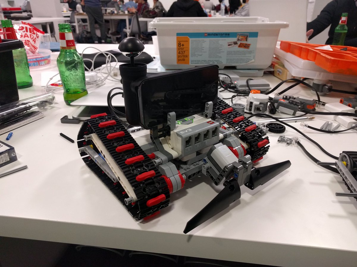 PaulBroz3r's tweet photo. L'iRover en mode version 2 mode vénère. #MarsOneTeam #Fhacktory https://t.co/xv3yc0O1zj