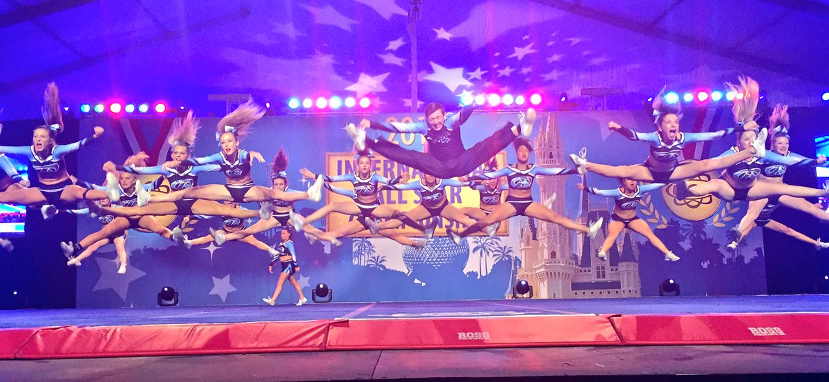 UCAupdates's tweet photo. The crowd is louder than ever for the L2 Large Seniors! #UCAallstar https://t.co/zG4glIuGjE