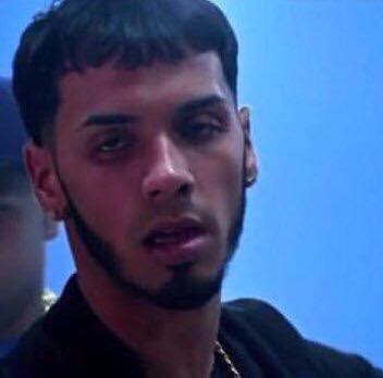 youngnazzworld's tweet photo. Esta es mi cara cuando llego corriendo a casa por que deje algo en la nevera para monchar y cuando lo busco no esta https://t.co/h90d3zpNlc