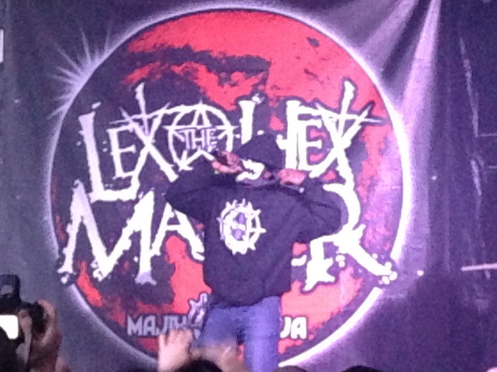 GRiMEYGHoUL's tweet photo. DAMN! The homie @lexthehexmaster killed that shit! Fresh as fuck! #casketfactory https://t.co/XcJ1DrEChL