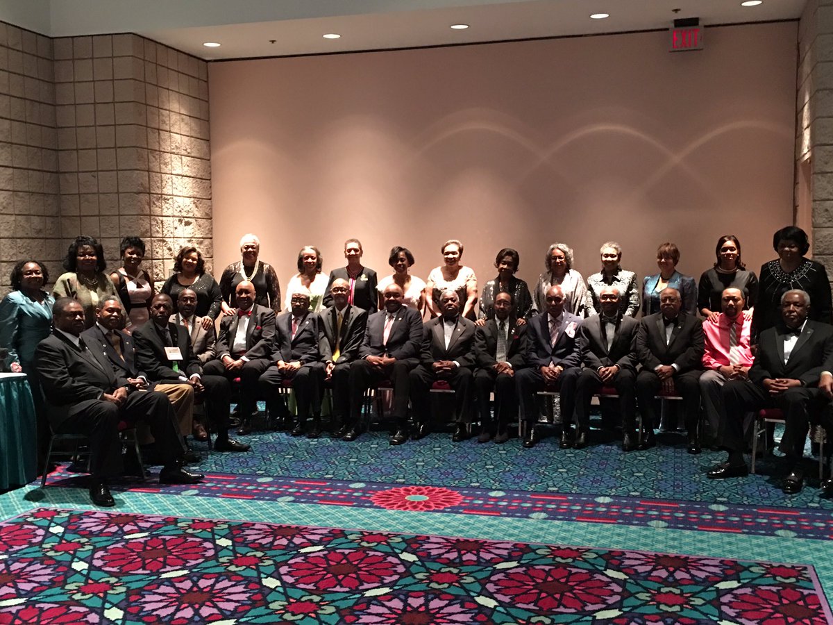 AThompson_WREG3's tweet photo. AKA honors the Honey-Do..the men ..the wind beneath our wings ๐๐ #BEOmega #aka1908 #akaserc https://t.co/HYZZFaX5bc