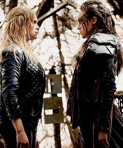 The100cry's tweet photo. Love is not weakness #The100 #Cleca https://t.co/nZejd7y9bo