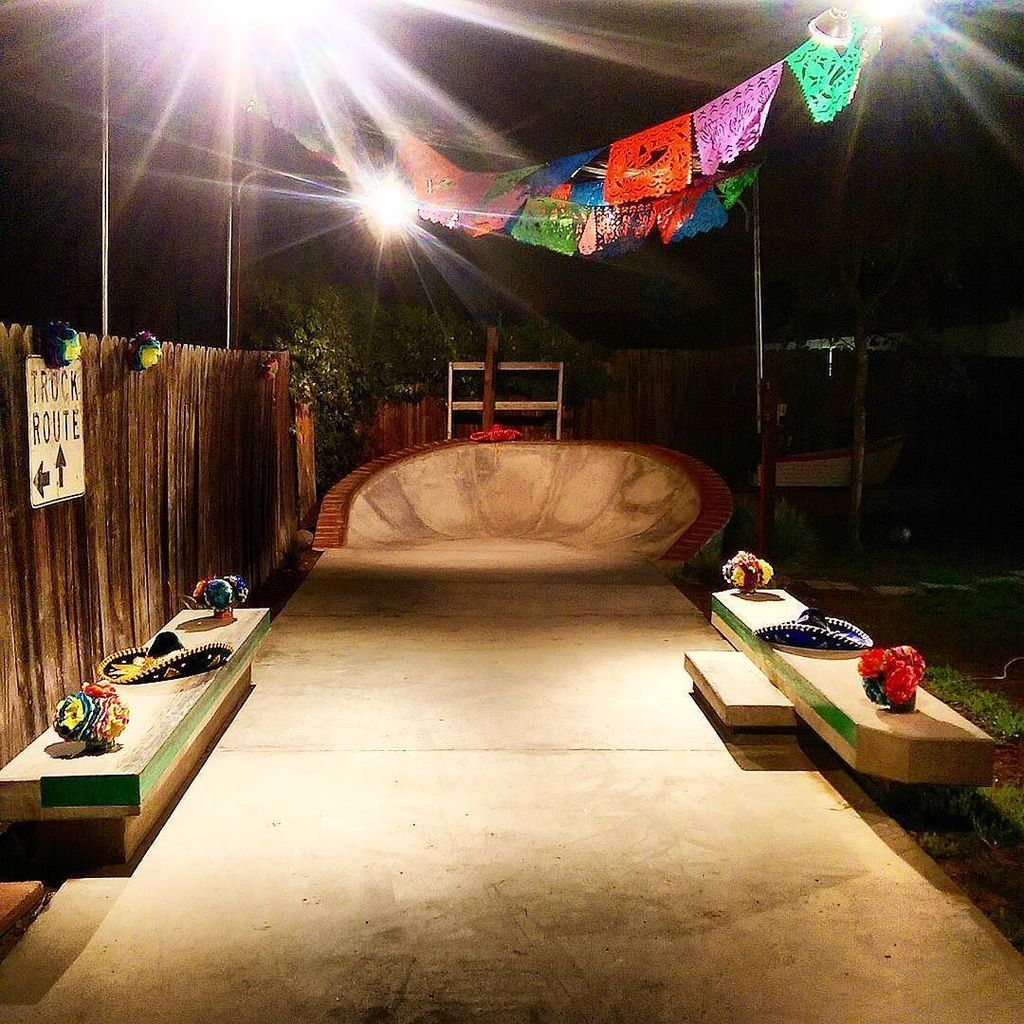 Catalin_Arroyo's tweet photo. La yarda pre fiesta!
@gplunksbonanza
@kidplunkett #THEYARD #skatelife #skatediy #fiestalife #Bonita #sombrero #pa… https://t.co/OTYB7JJxKY